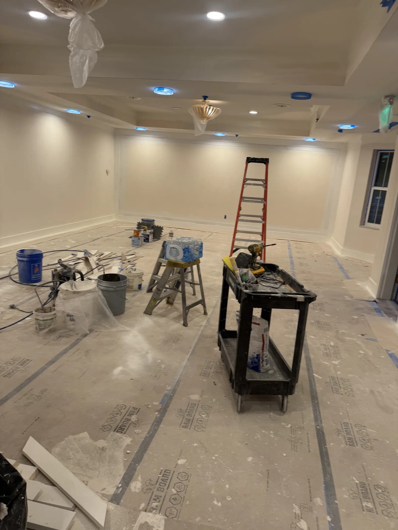 Interior finishing room with protected fixtures and floor surfaces